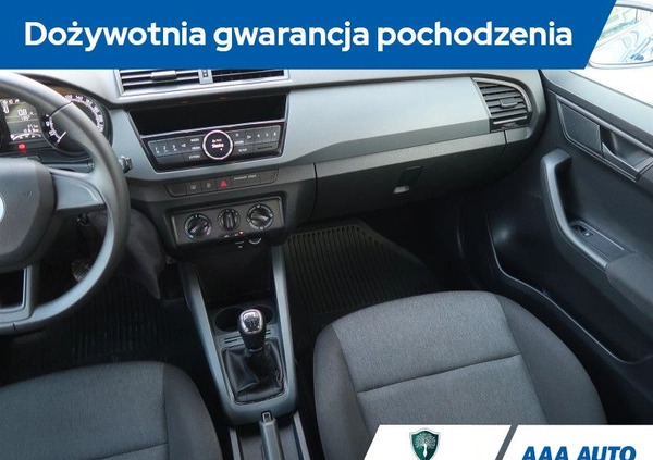 Skoda Fabia cena 34000 przebieg: 131614, rok produkcji 2018 z Kąty Wrocławskie małe 211